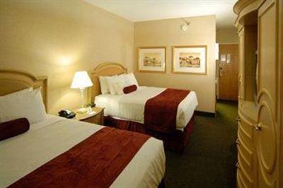 фото отеля LivINN Hotel Sharonville