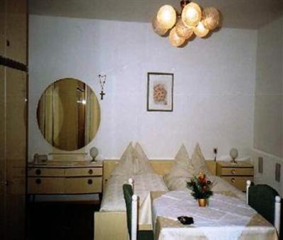 фото отеля Weltsprachen Hostel Ratten