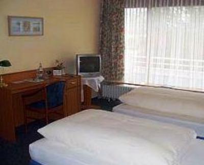 фото отеля Yachthafen Hotel