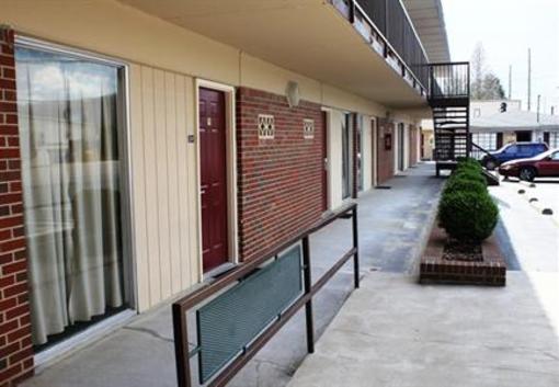 фото отеля Speedway Inn
