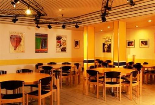 фото отеля Youth Hostel Montreux