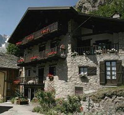 фото отеля Logis Hotel Meuble Emile Rey