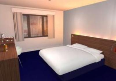 фото отеля Travelodge Llanelli Central