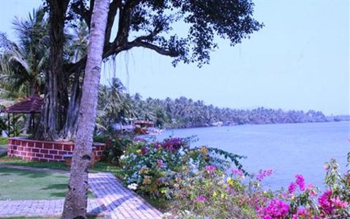 фото отеля Shikara Beach Resort