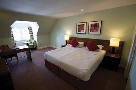фото отеля Ship Hotel Weybridge