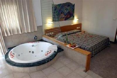 фото отеля Neve Ilan C Hotel