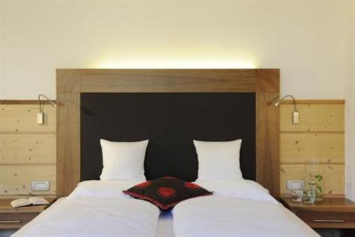 фото отеля Hotel Garni Partaneshof Merano