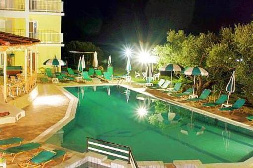 фото отеля Amoudi Studios Apartments Hotel