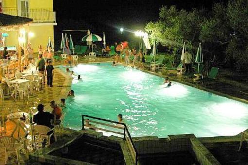 фото отеля Amoudi Studios Apartments Hotel