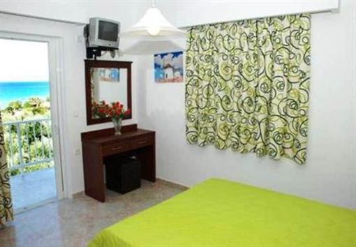 фото отеля Amoudi Studios Apartments Hotel