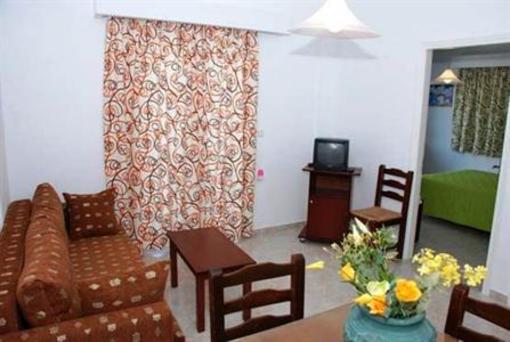 фото отеля Amoudi Studios Apartments Hotel