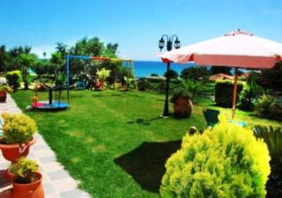 фото отеля Amoudi Studios Apartments Hotel
