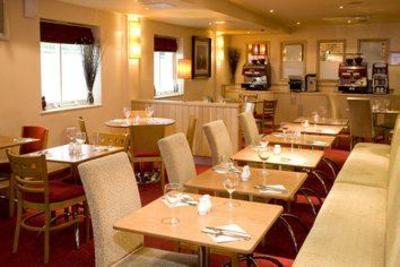 фото отеля Premier Inn Shepiston London
