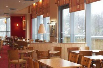 фото отеля Premier Inn Shepiston London