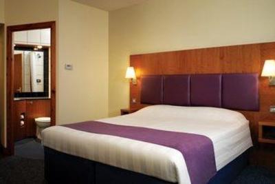 фото отеля Premier Inn Shepiston London