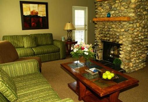 фото отеля Tonquin Inn