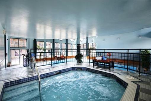 фото отеля Tonquin Inn