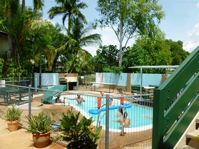 фото отеля Palm Court Backpackers