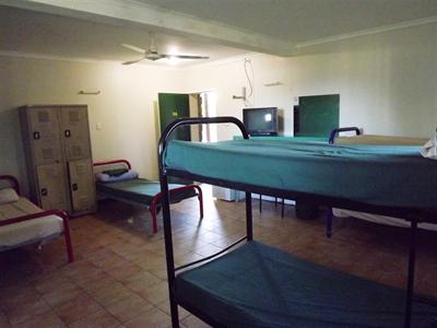 фото отеля Palm Court Backpackers