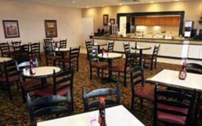 фото отеля Whitten Inn University