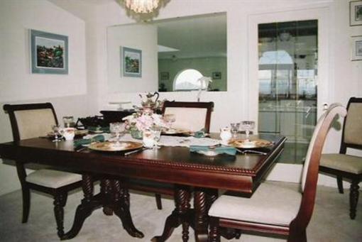 фото отеля Golden Divot Bed & Breakfast