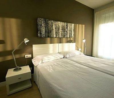 фото отеля Irenaz Vitoria Apartments