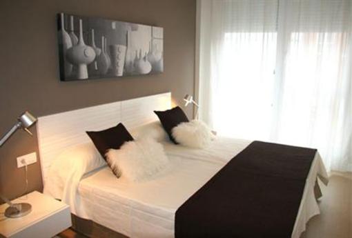фото отеля Irenaz Vitoria Apartments