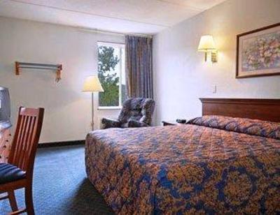 фото отеля Super 8 Danbury