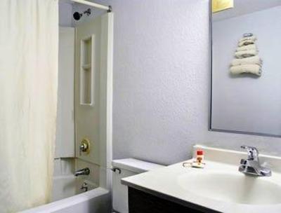 фото отеля Super 8 Danbury