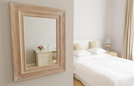 фото отеля Hotel Schloss Gamehl Wismar