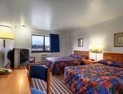 фото отеля Super 8 Waukesha