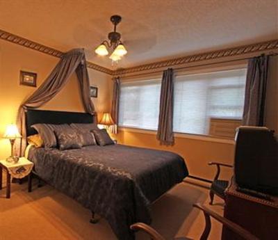 фото отеля Alpenrose Revelstoke Bed and Breakfast
