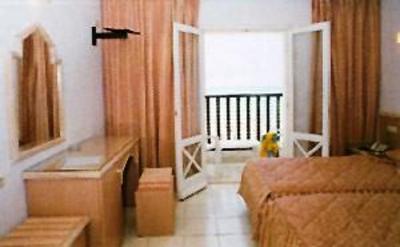 фото отеля Royal Beach Hotel