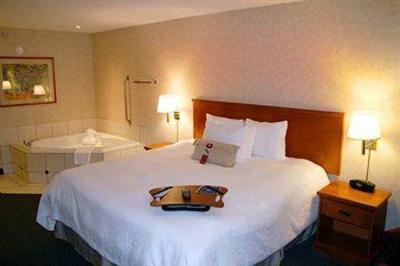 фото отеля Econo Lodge Inn & Suites University