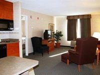 Econo Lodge Inn & Suites University