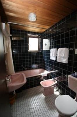 фото отеля Hotel Weinhaus Weis