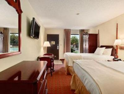 фото отеля Baymont Inn & Suites Florence