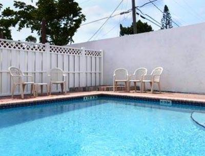 фото отеля Super 8 Motel Pompano Beach