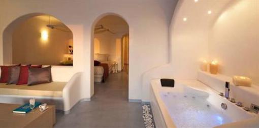 фото отеля Absolute Bliss Imerovigli Suites
