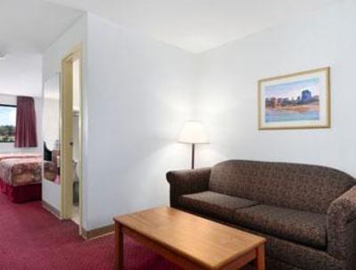 фото отеля Days Inn & Suites Round Rock