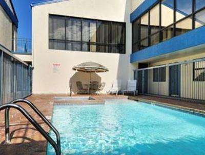 фото отеля Days Inn & Suites Round Rock