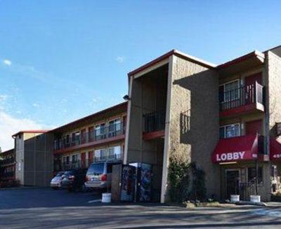 фото отеля Econo Lodge East Port