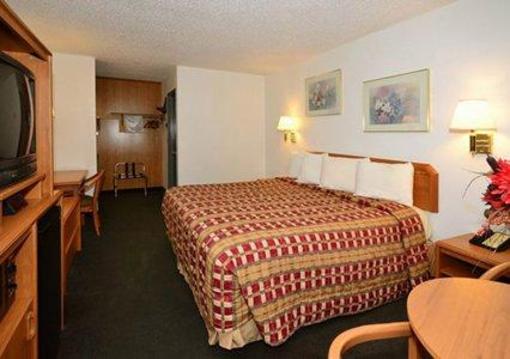 фото отеля Econo Lodge East Port