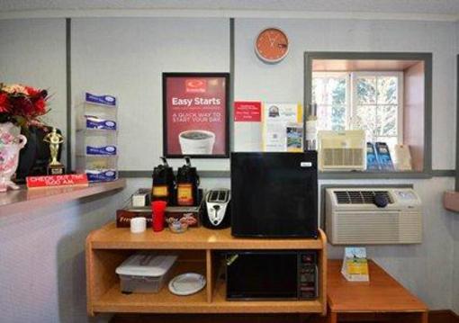 фото отеля Econo Lodge East Port