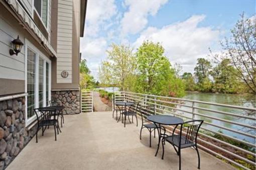 фото отеля Holiday Inn Express on the River Corvallis