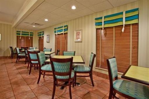 фото отеля Holiday Inn Express St. Simon's Island