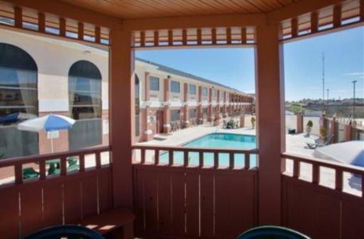 фото отеля Holiday Inn Express Hotel and Suites Brenham