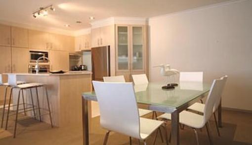фото отеля Crows Nest Apartments