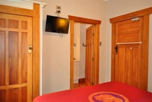 фото отеля Lake Lodge B&B Rotorua