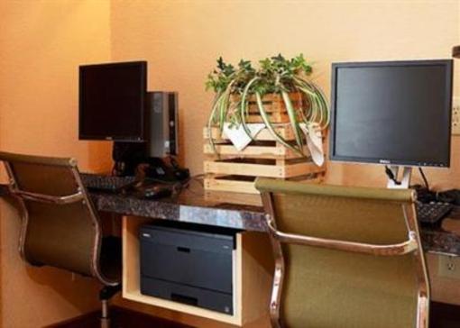 фото отеля Econo Lodge Inn & Suites Foley